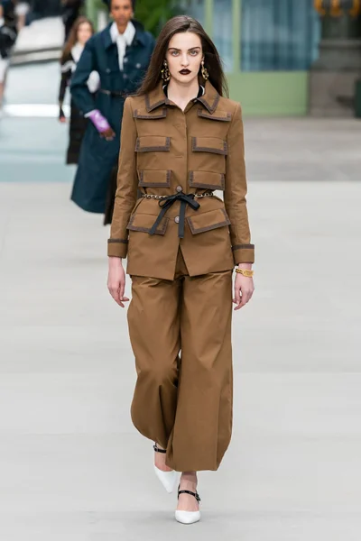 Look 4